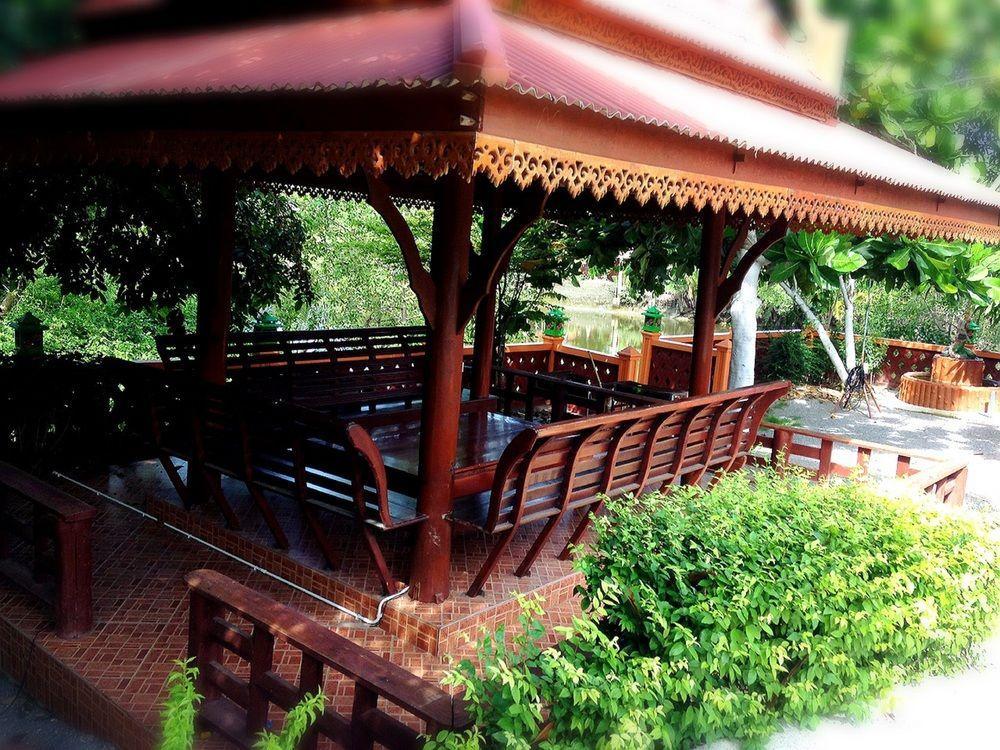 Jaroenrat Resort Samut Songkhram Bagian luar foto