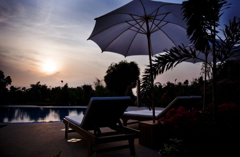 Jaroenrat Resort Samut Songkhram Bagian luar foto