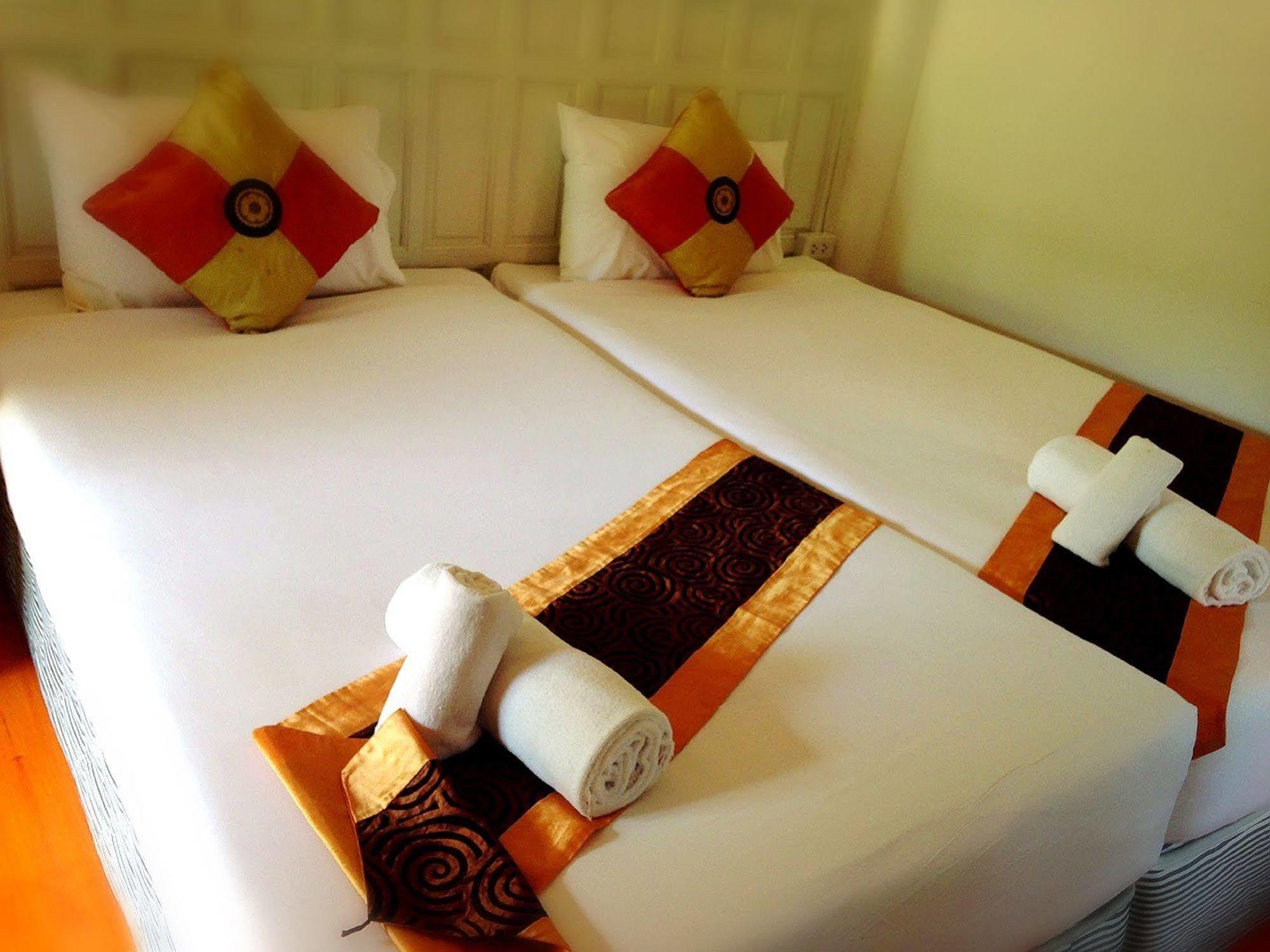 Jaroenrat Resort Samut Songkhram Bagian luar foto