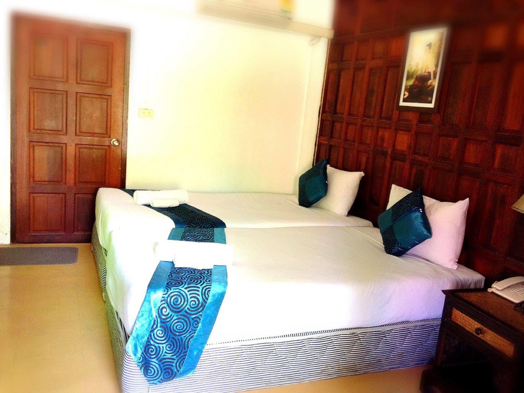 Jaroenrat Resort Samut Songkhram Bagian luar foto
