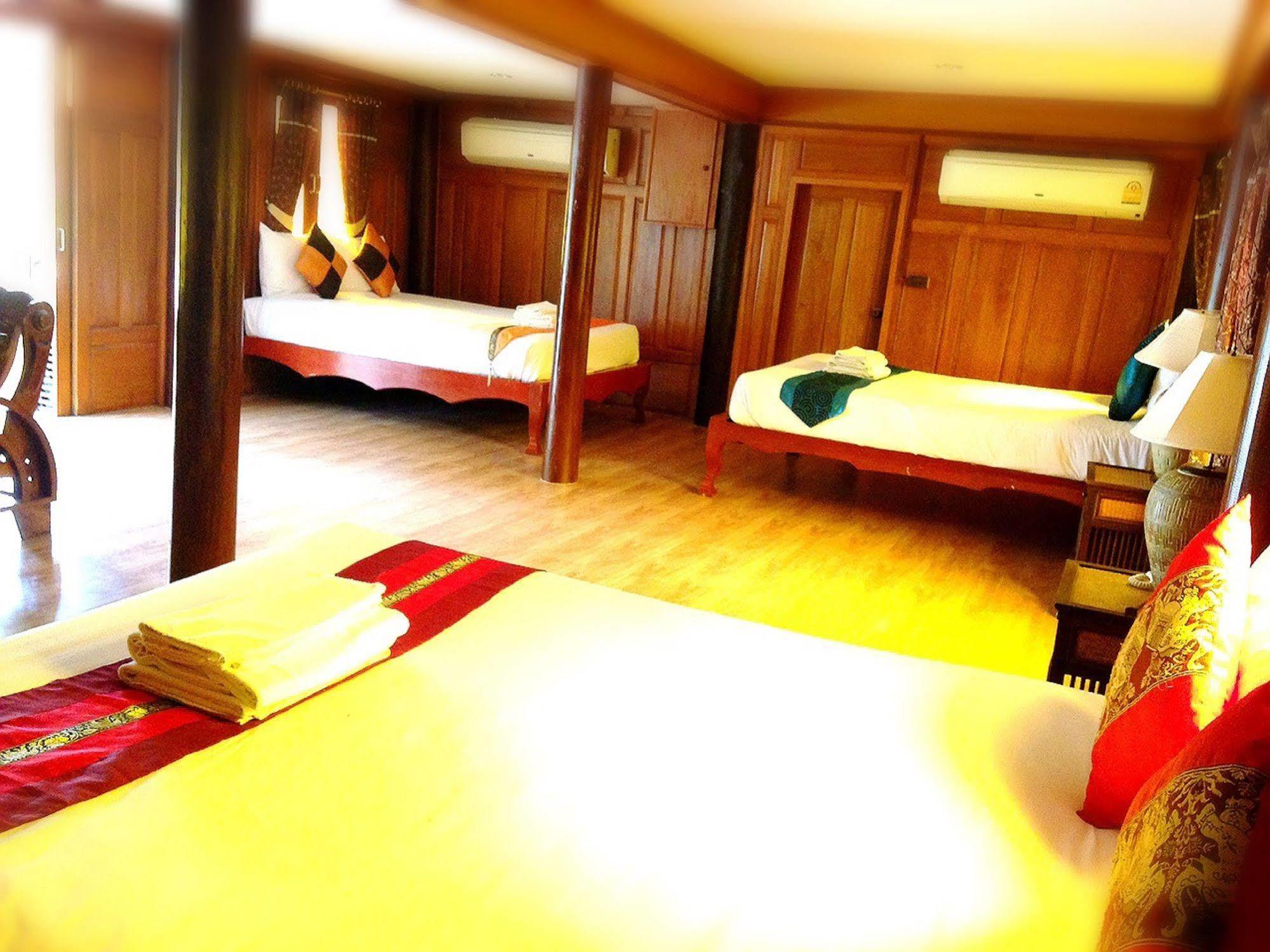 Jaroenrat Resort Samut Songkhram Bagian luar foto