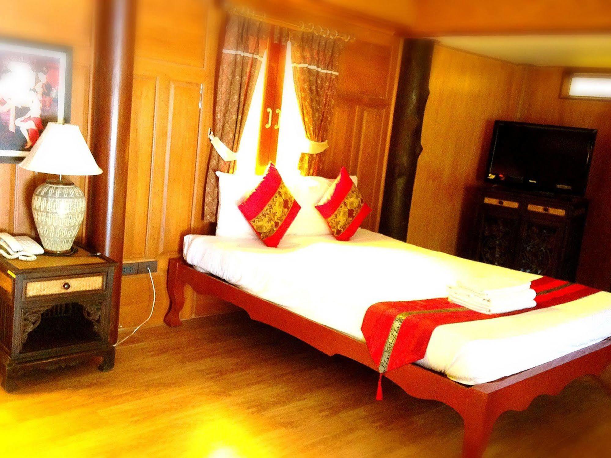 Jaroenrat Resort Samut Songkhram Bagian luar foto