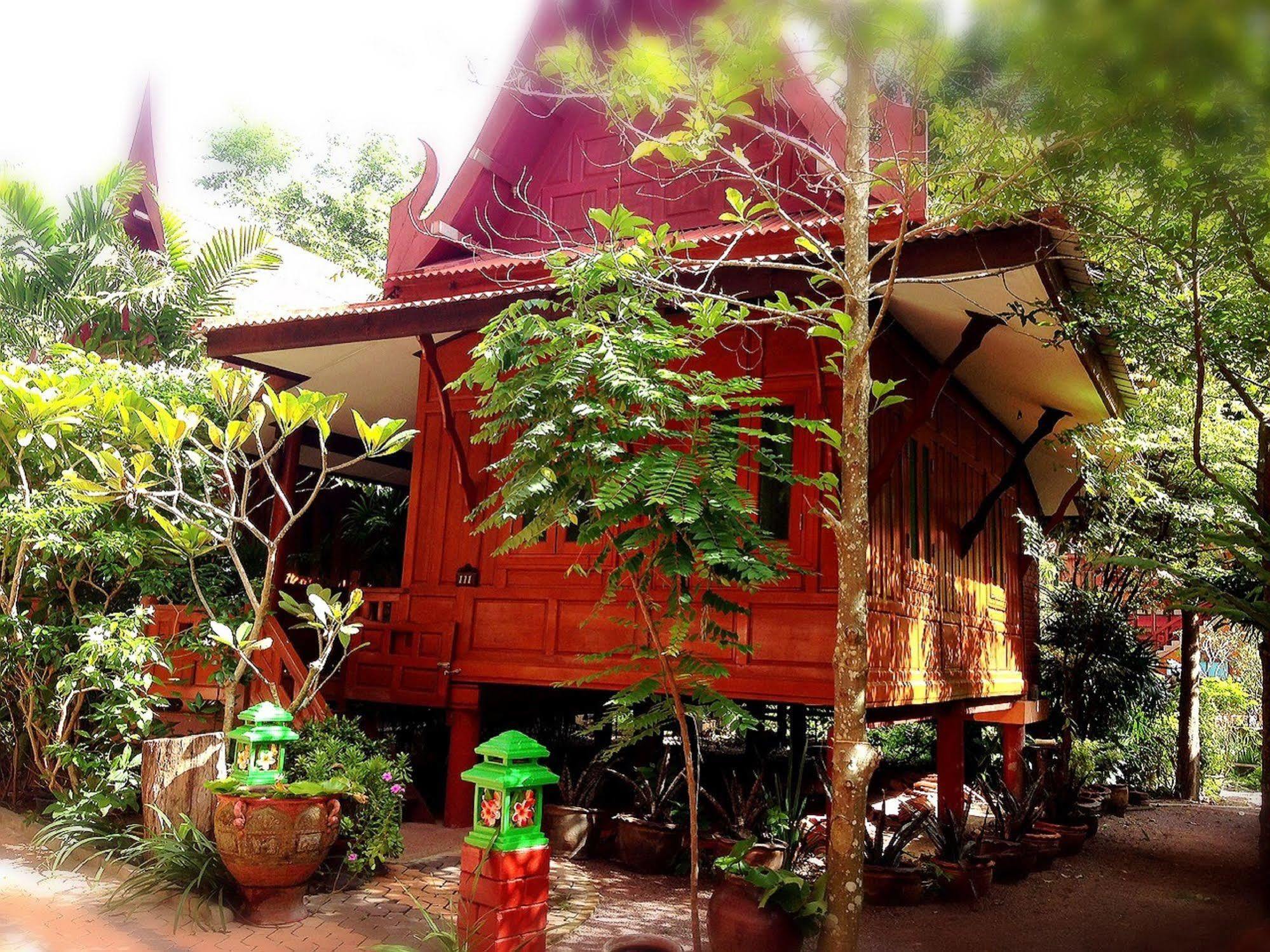 Jaroenrat Resort Samut Songkhram Bagian luar foto