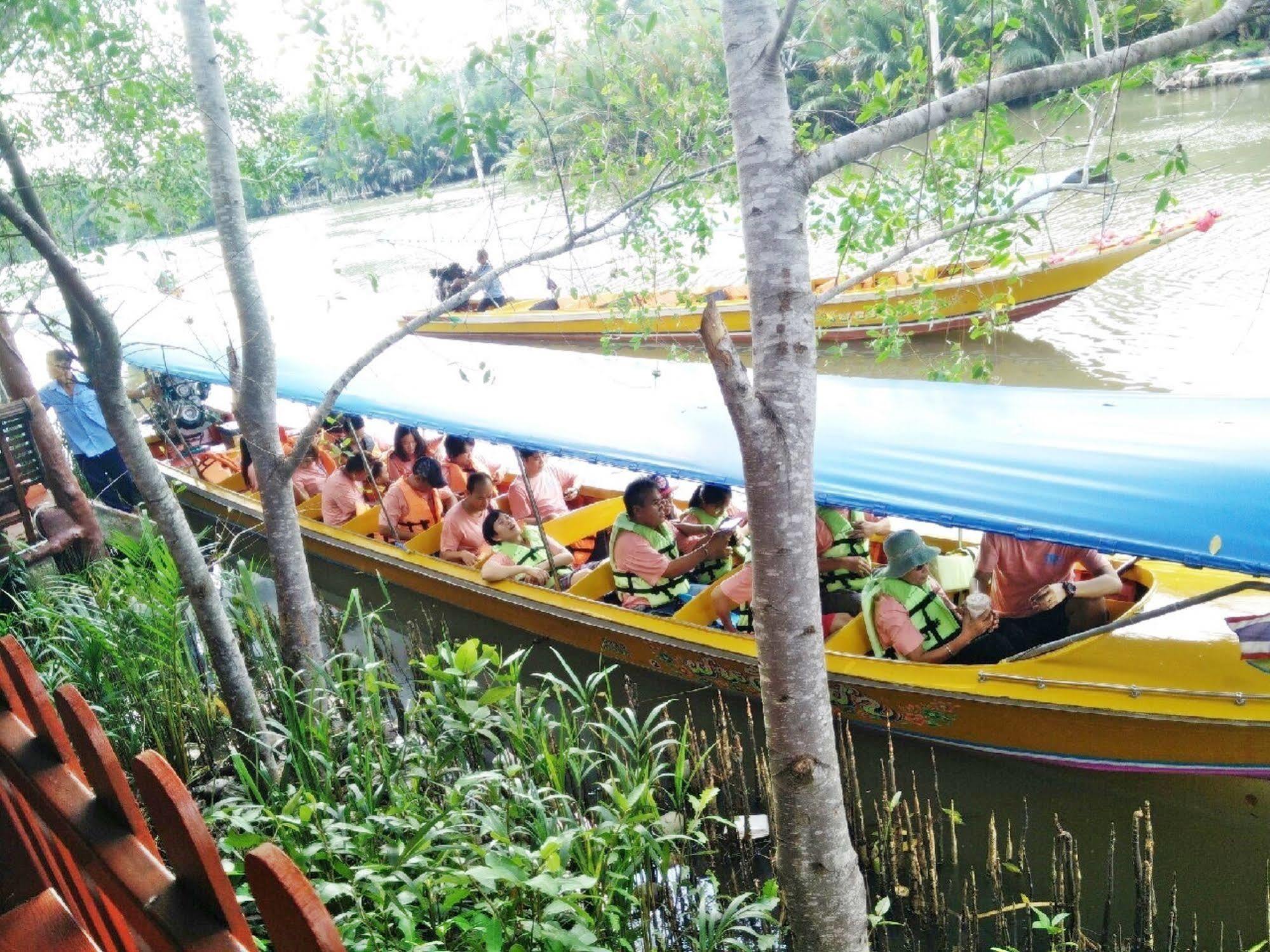 Jaroenrat Resort Samut Songkhram Bagian luar foto