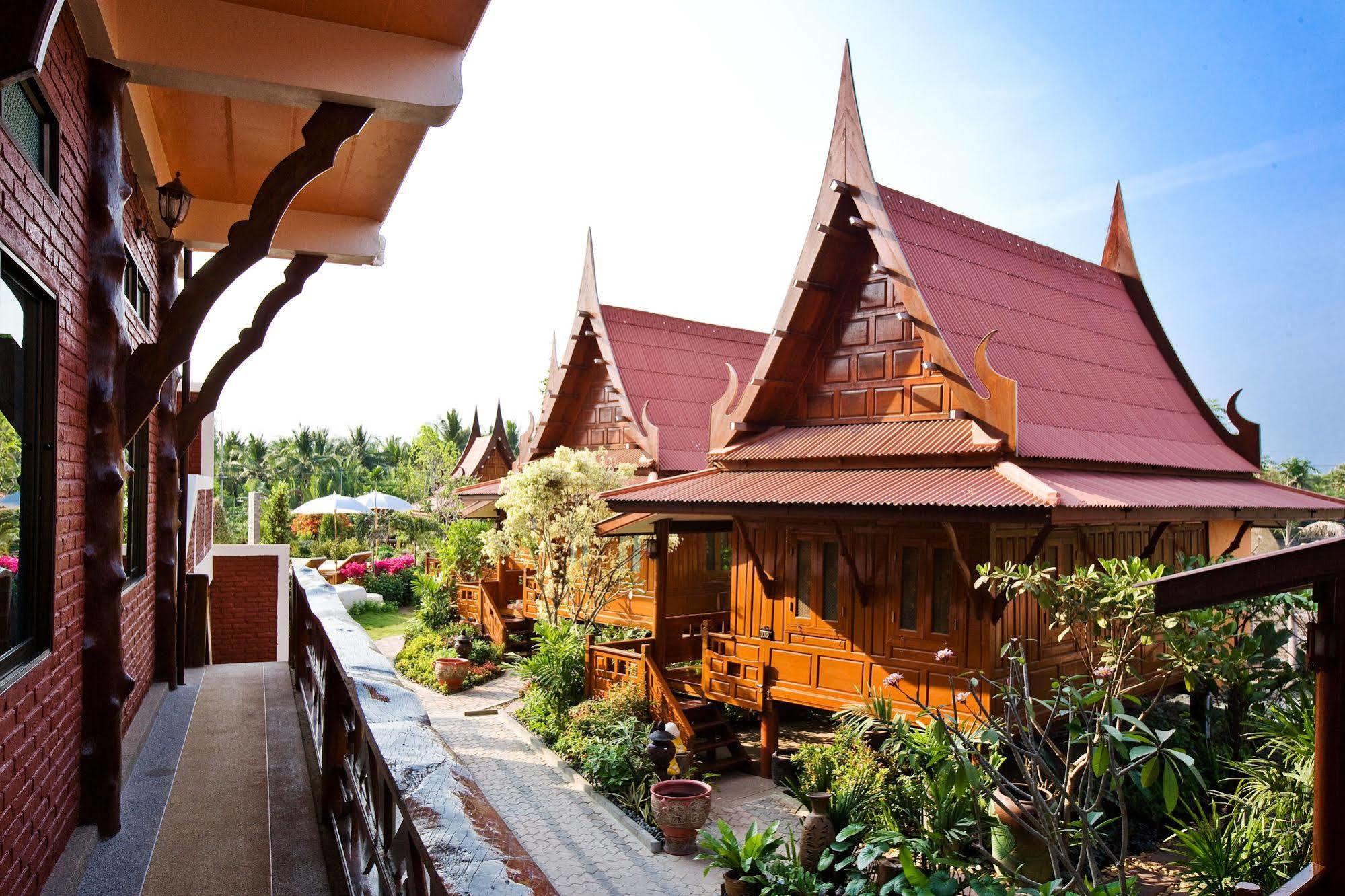 Jaroenrat Resort Samut Songkhram Bagian luar foto