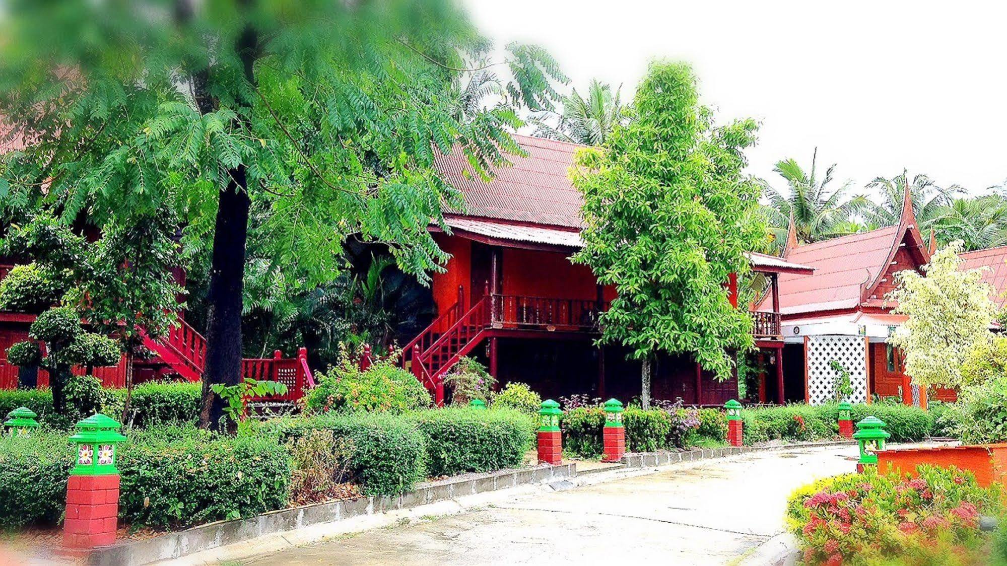 Jaroenrat Resort Samut Songkhram Bagian luar foto
