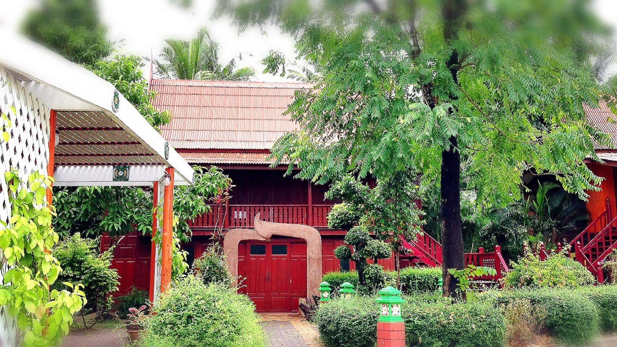 Jaroenrat Resort Samut Songkhram Bagian luar foto