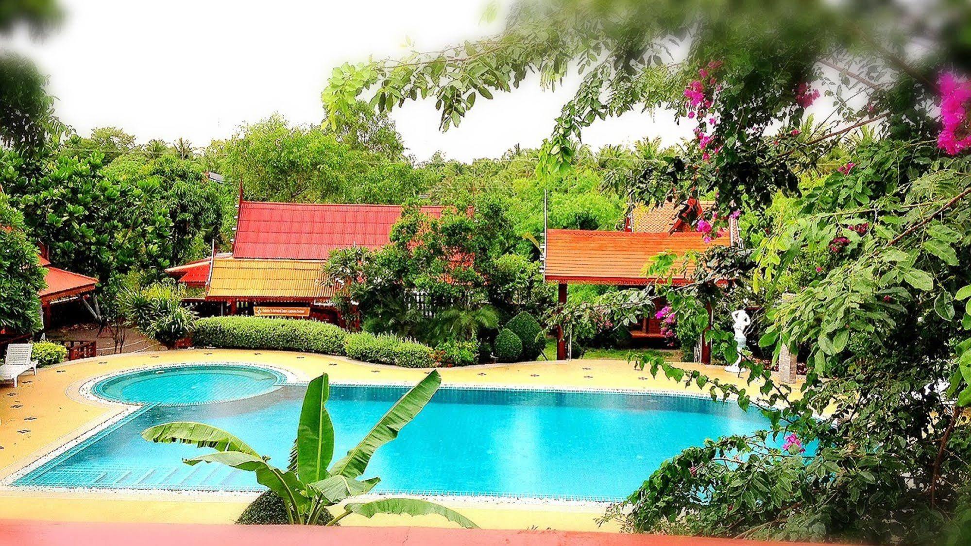 Jaroenrat Resort Samut Songkhram Bagian luar foto