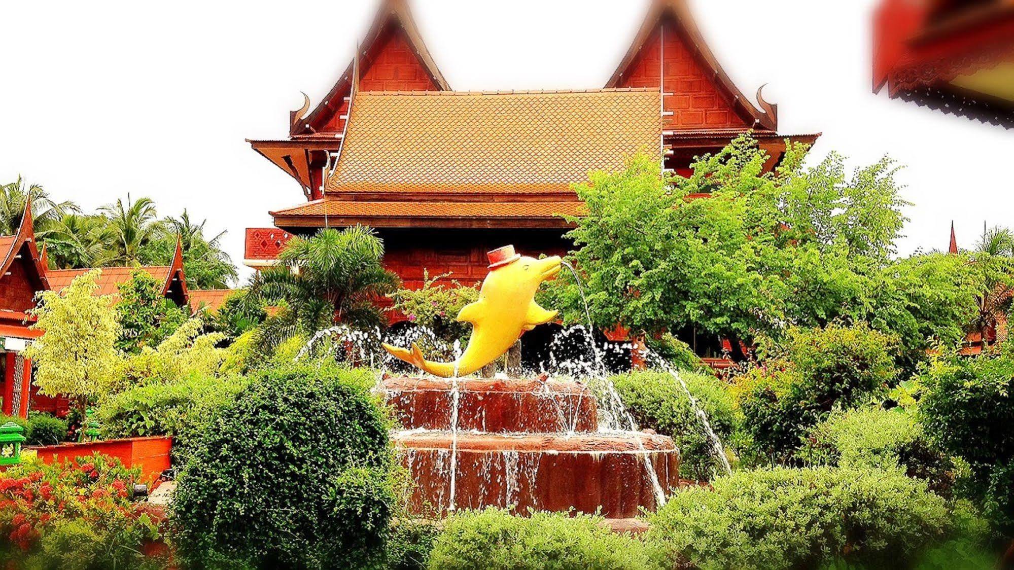 Jaroenrat Resort Samut Songkhram Bagian luar foto