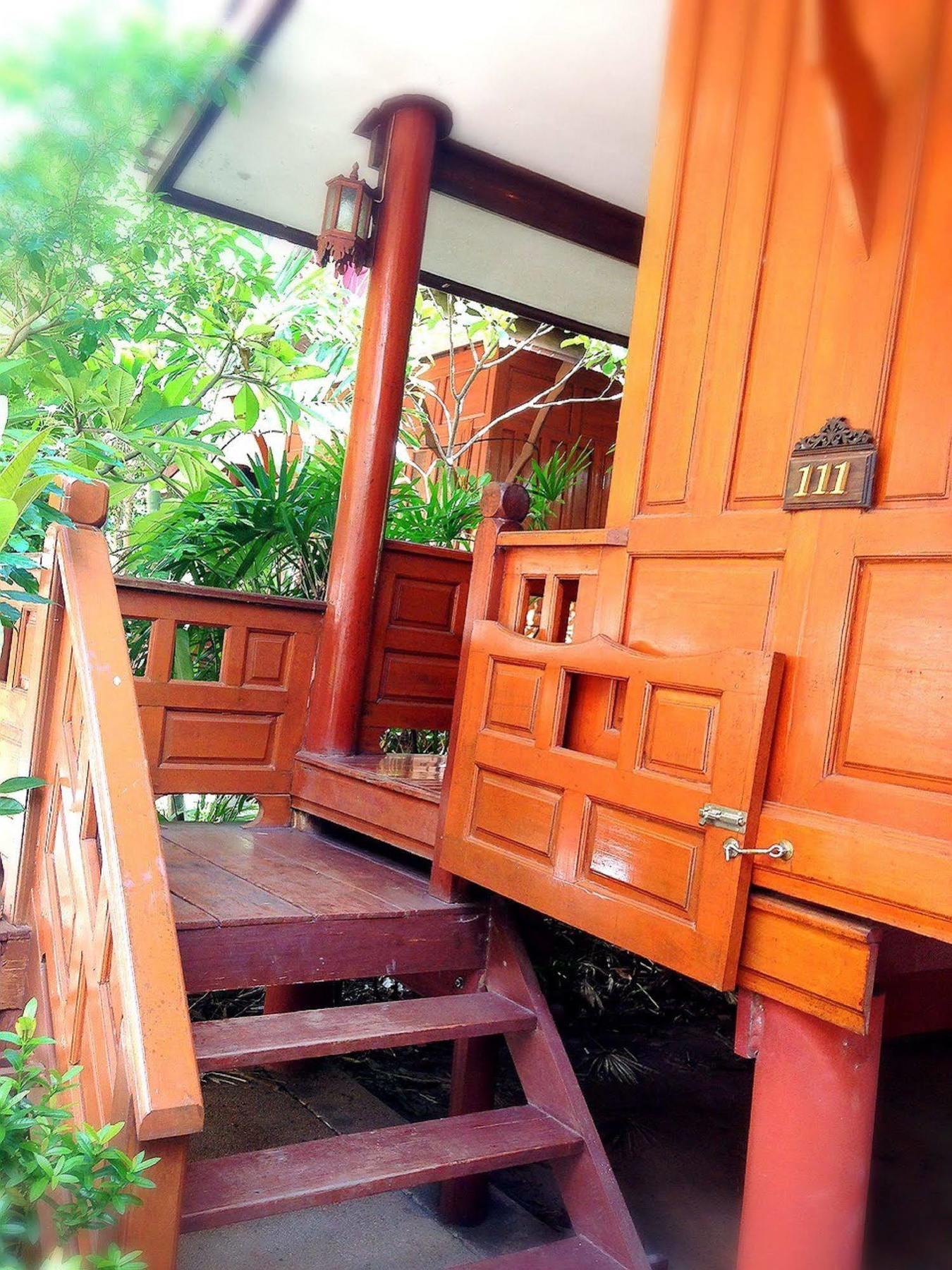 Jaroenrat Resort Samut Songkhram Bagian luar foto